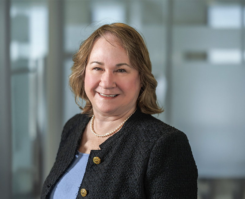 Leslie Mahle headshot
